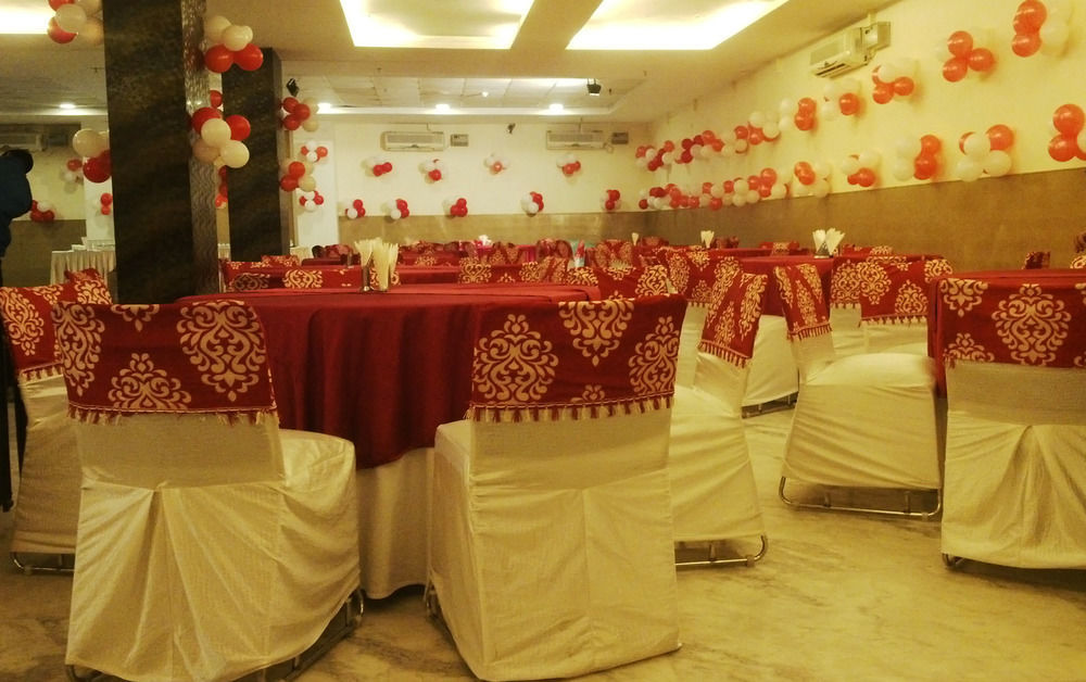 Red Carpet Hotels Noida Buitenkant foto