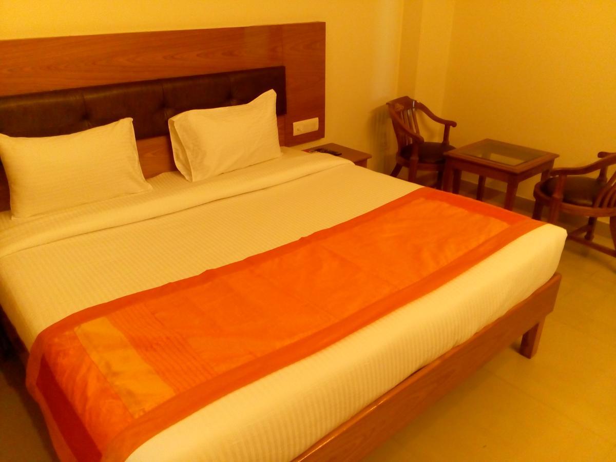 Red Carpet Hotels Noida Buitenkant foto