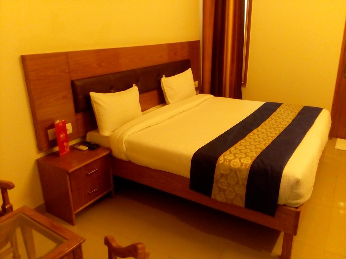 Red Carpet Hotels Noida Buitenkant foto