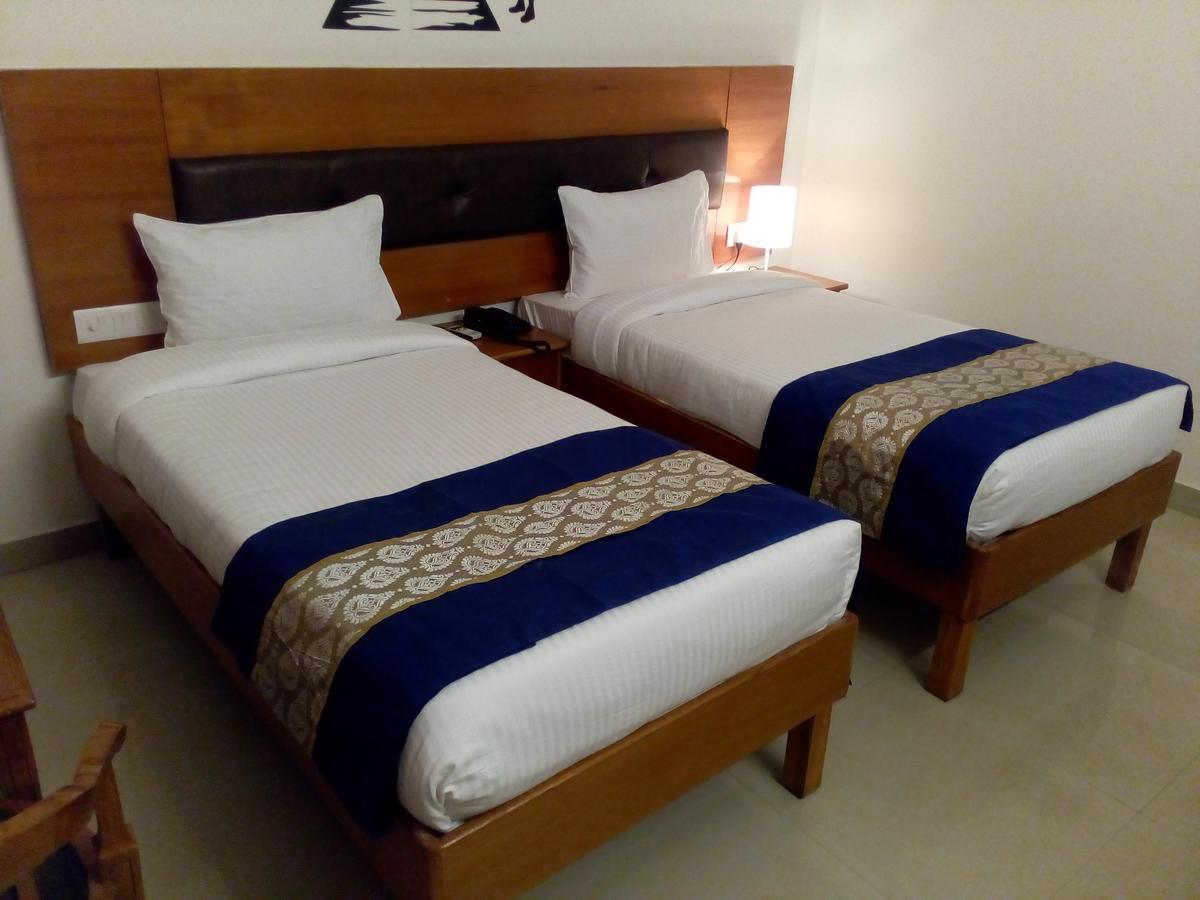 Red Carpet Hotels Noida Buitenkant foto