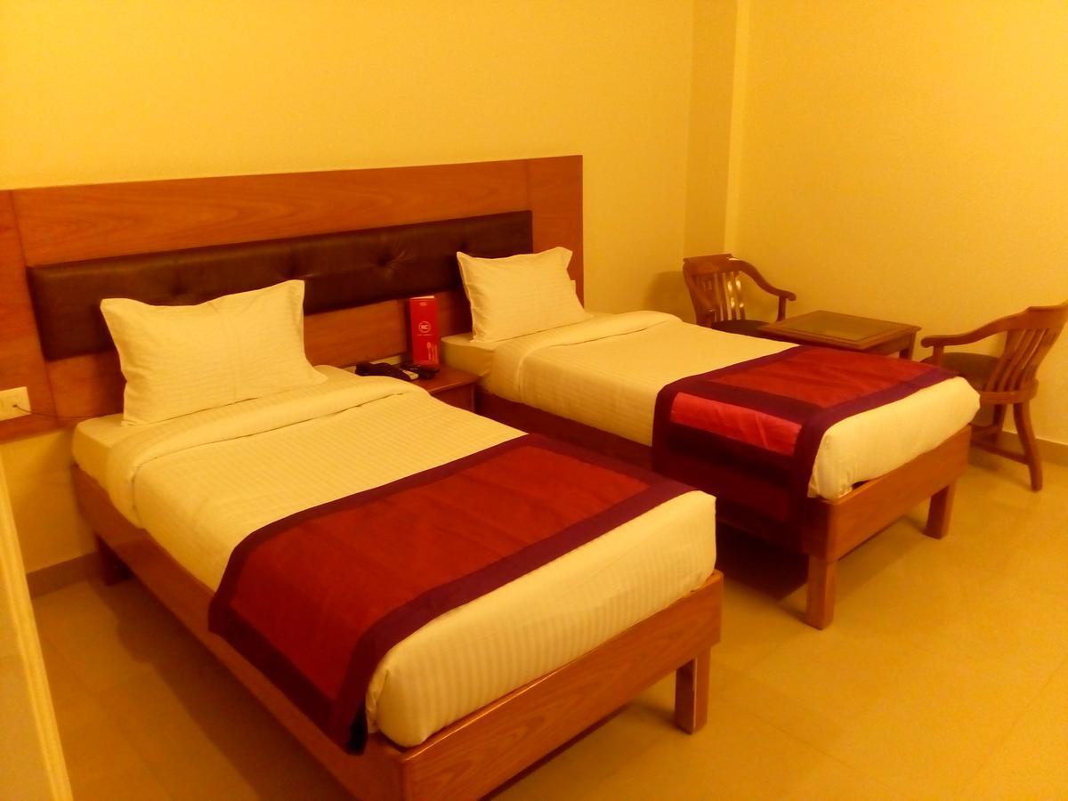 Red Carpet Hotels Noida Buitenkant foto