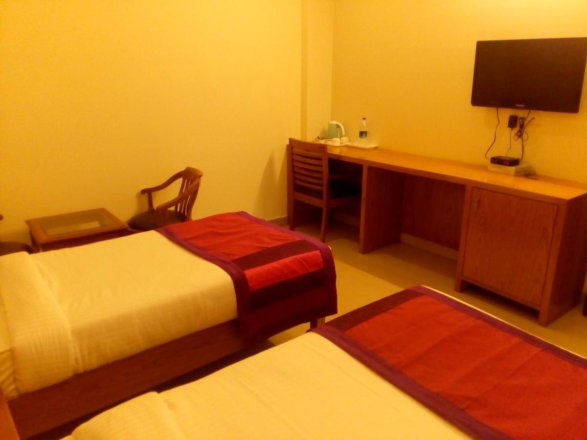 Red Carpet Hotels Noida Buitenkant foto