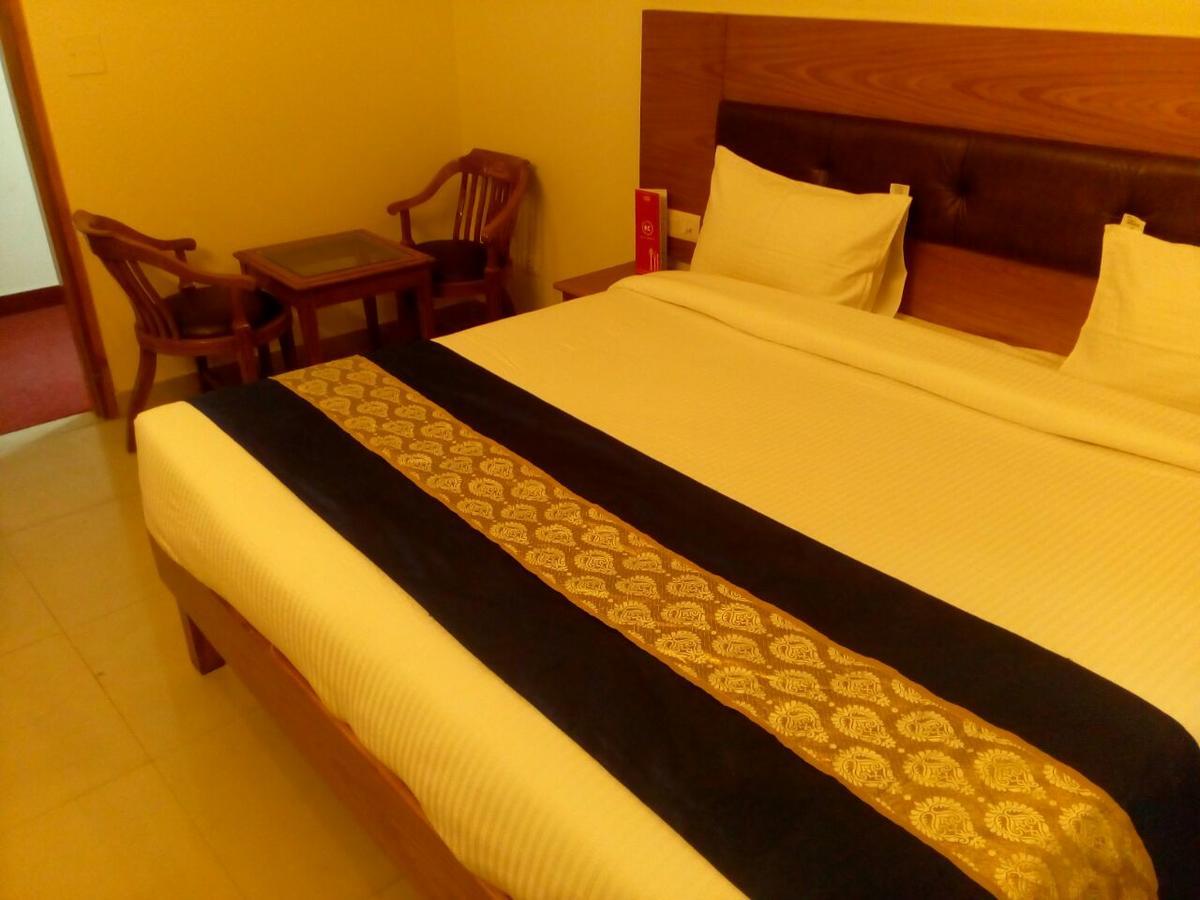 Red Carpet Hotels Noida Buitenkant foto